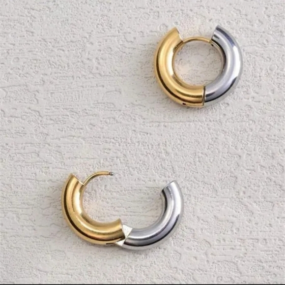 Sustainable gold and silver Round Hoop Earrings, gold plated earrings, G… - Picture 5 of 5